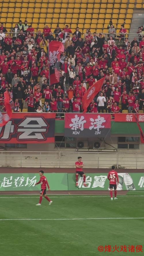 中乙-梁奕斌双响 广州蒲公英2-1险胜成都蓉城