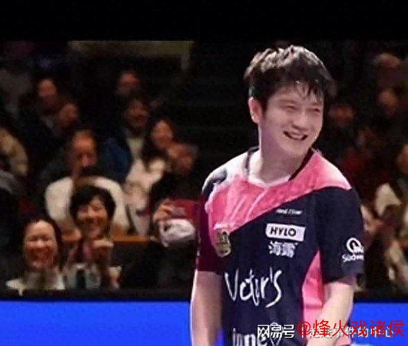 樊振东受德迷热情追捧！现场高唱《真的爱你