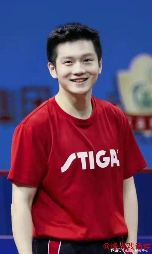 樊振东受德迷热情追捧！现场高唱《真的爱你