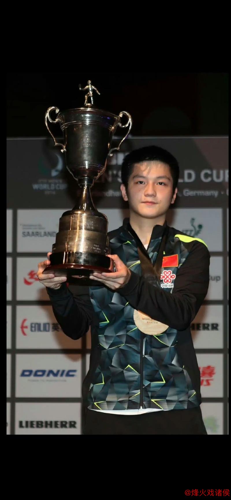 樊振东海外首冠！看似腼腆害羞，实则是强者的内敛克制