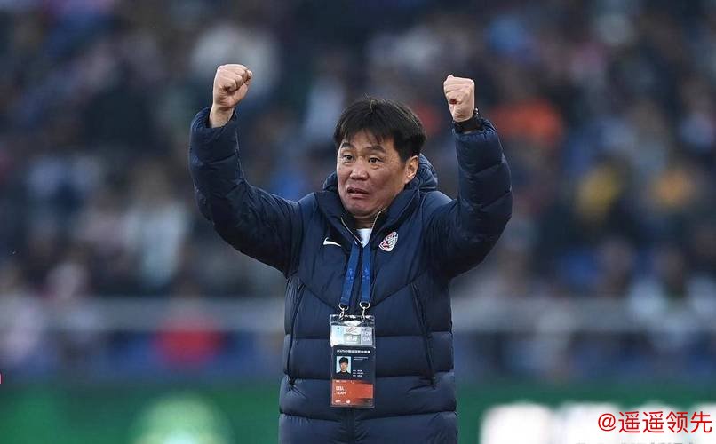 李霄鹏携蒿俊闵告别青岛海牛，下一站五大猜想引爆球迷热议，去向成谜引关注