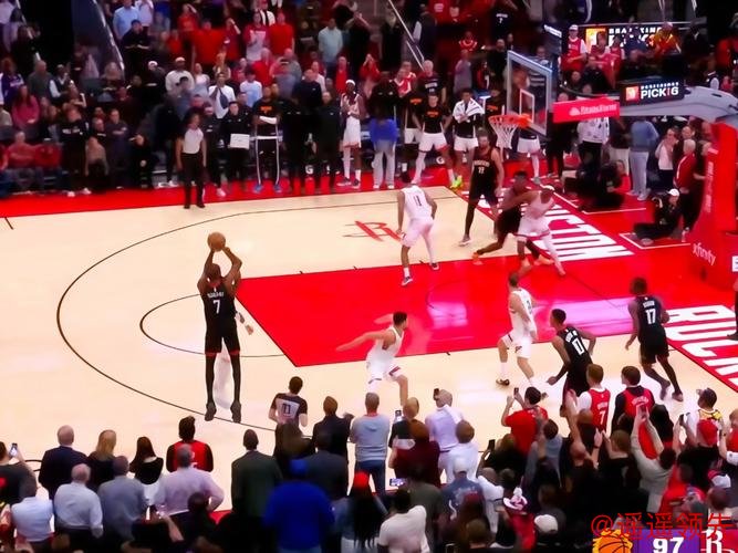 杜兰特26+10三分准绝杀 火箭主场险胜太阳